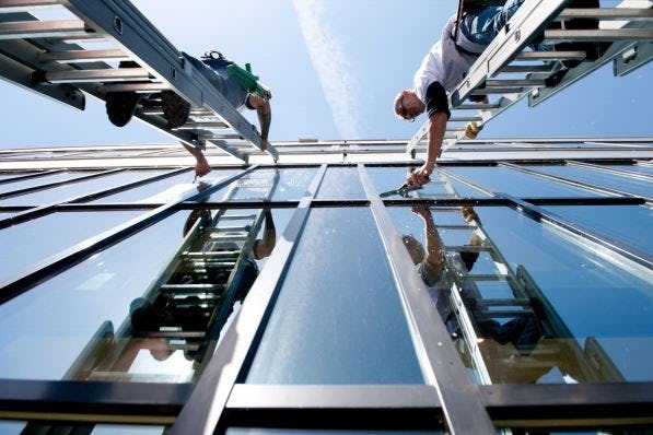 Nieuwe categorie Golden Service Awards: Glazenwasser van het Jaar
