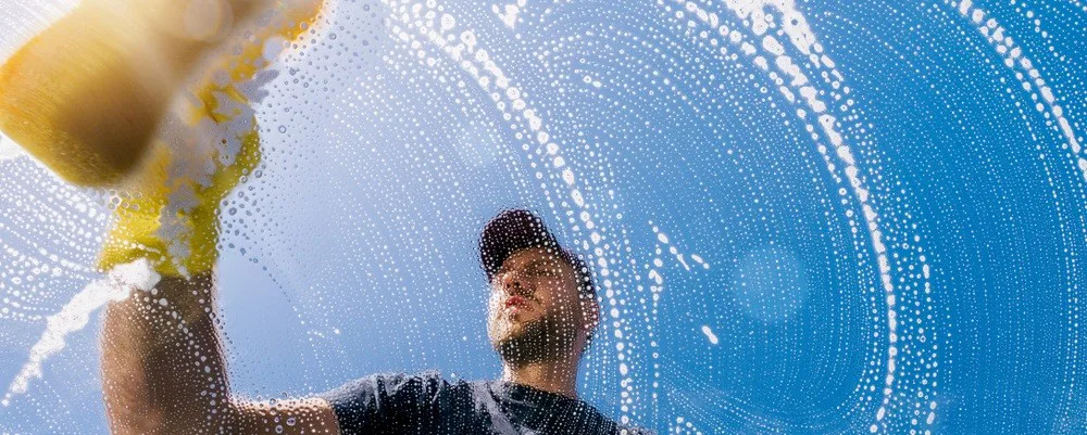 Minister volgt Zaanse vergunningsplicht glazenwassers met interesse