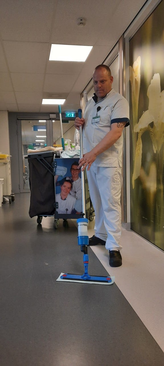 Inbesteden versus uitbesteden van ziekenhuisschoonmaak: "Onze medewerkers werken niet in de schoonmaak, ze werken voor het ziekenhuis"