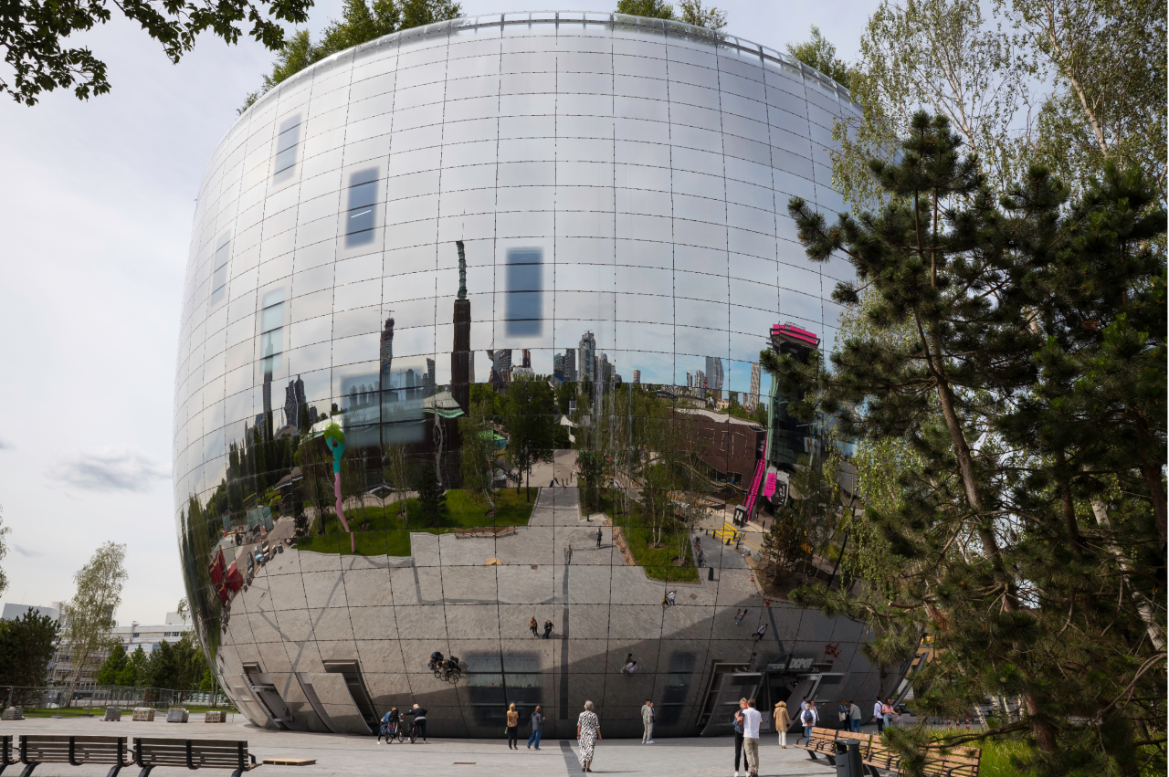 Glazenwassers Romaro maken 1600 glaspanelen weer blinkend schoon