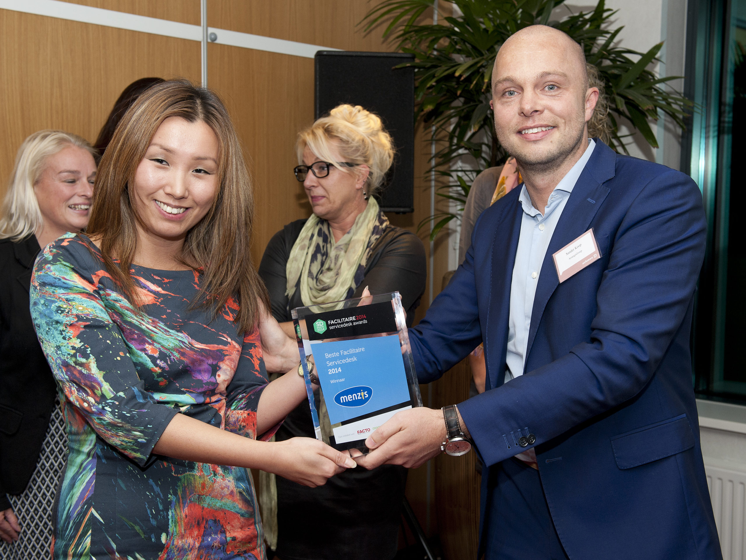 De award voor ‘Beste Facilitaire Servicedesk 2014’ ging naar Menzis.