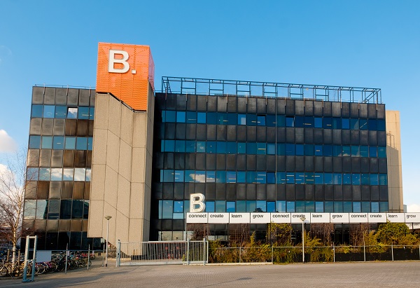 <p>B. Building Business Amsterdam – © photography Martin Hogeboom</p>
