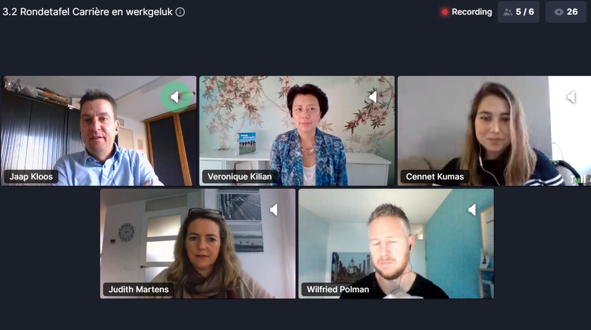 Aan de ronde tafel werkgeluk deden mee (met de klok mee): Jaap Kloos, Veronique Kilian, Cennet Kumas, Wilfried Polman en Judith Martens.