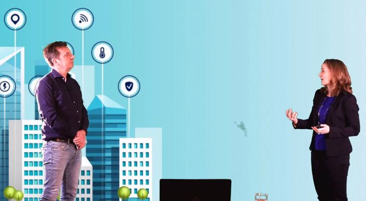 René van der Vlugt, CEO van WRKPLC, in gesprek met prof. Deborah Nas, deeltijdhoogleraar aan de TU Delft.