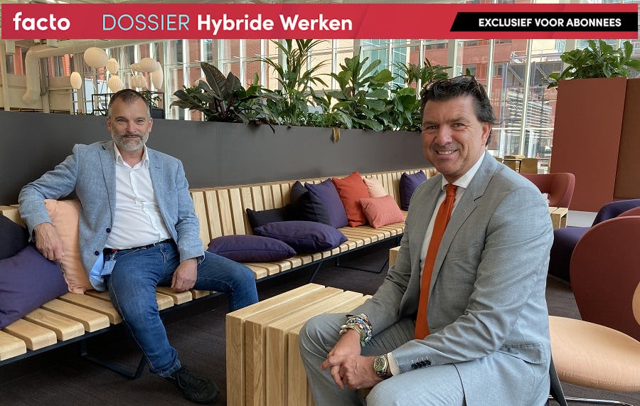 Links Juul van 't Hooft (SSO Centrum voor Facilitaire Dienstverlening Belastingdienst) en rechts Paul Pegels (ministerie van Binnenlandse Zaken en Koninkrijksrelaties).