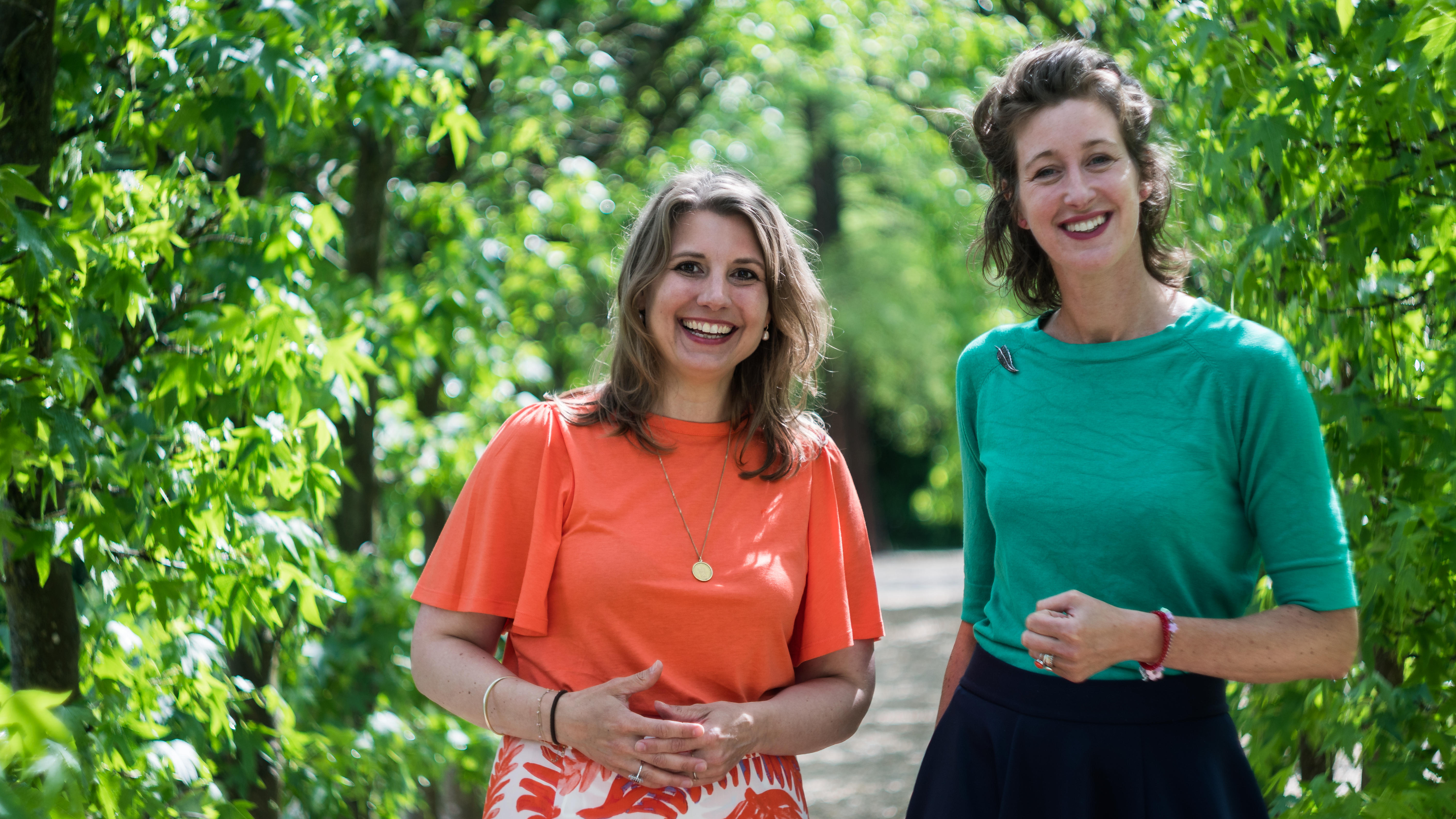 Karina Schalkwijk-Klaassen en Jantine Schinkelshoek: "We willen samen niet alleen het milieu beschermen, maar ook herstellen. Hoe gaaf is het om met het planten van heggen een verschil te maken?"
