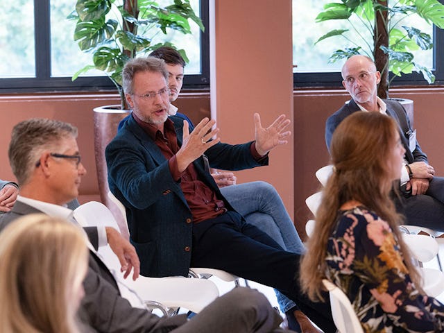 Erick Wuestman, grondlegger van de aanbestedingsmethode RIC, vult de sprekers aan