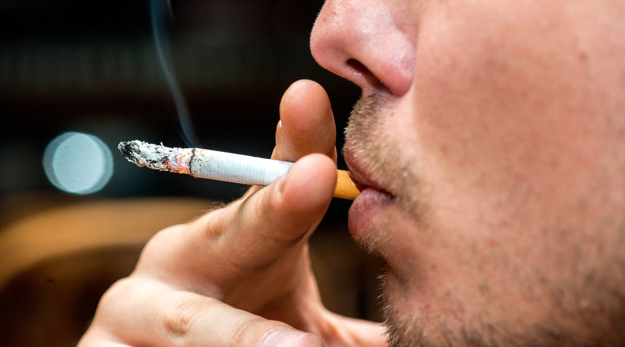 Rookvrije campus en toch overlast: hoe pakt Fontys dat aan