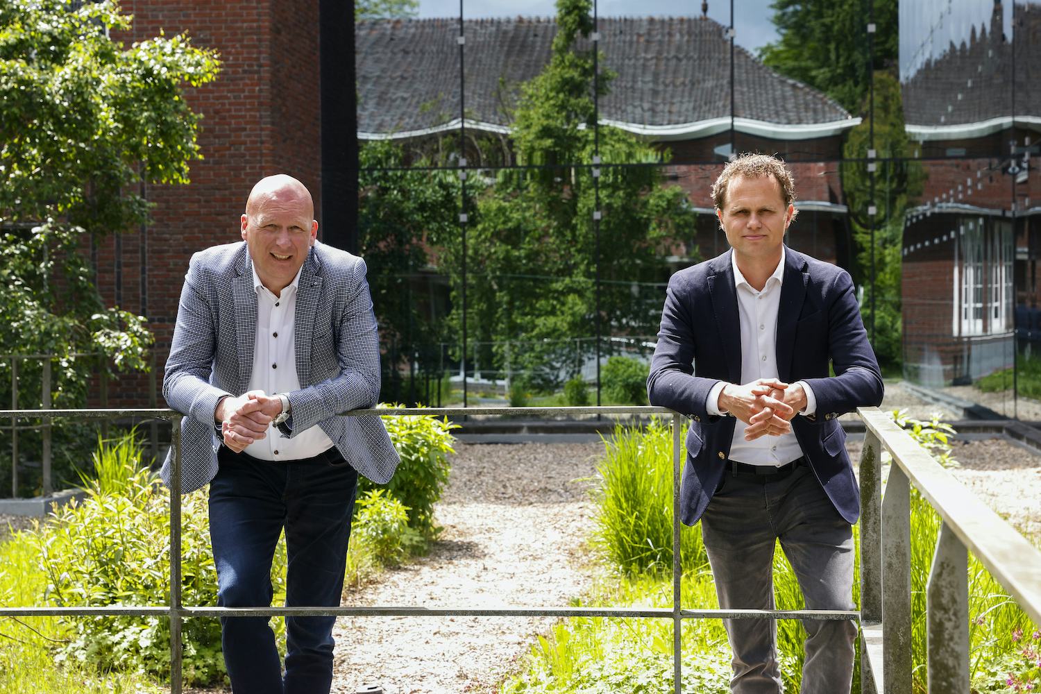 Gosse Boomsma, Manager Facilitaire Zaken (links) en Daan Bollinger, Manager Vastgoed, van Koninklijke Visio
