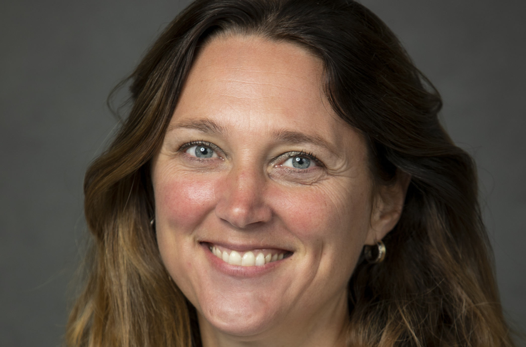 Yvon Olof, Provincie Noord-Holland: ‘De intentie is het contract voor de volle tien jaar met elkaar uit te voeren. Natuurlijk hebben we ieder jaar een meetmoment en ruim voor de afloop van de eerste vijf jaar besluiten we samen over verlenging van het contract.'