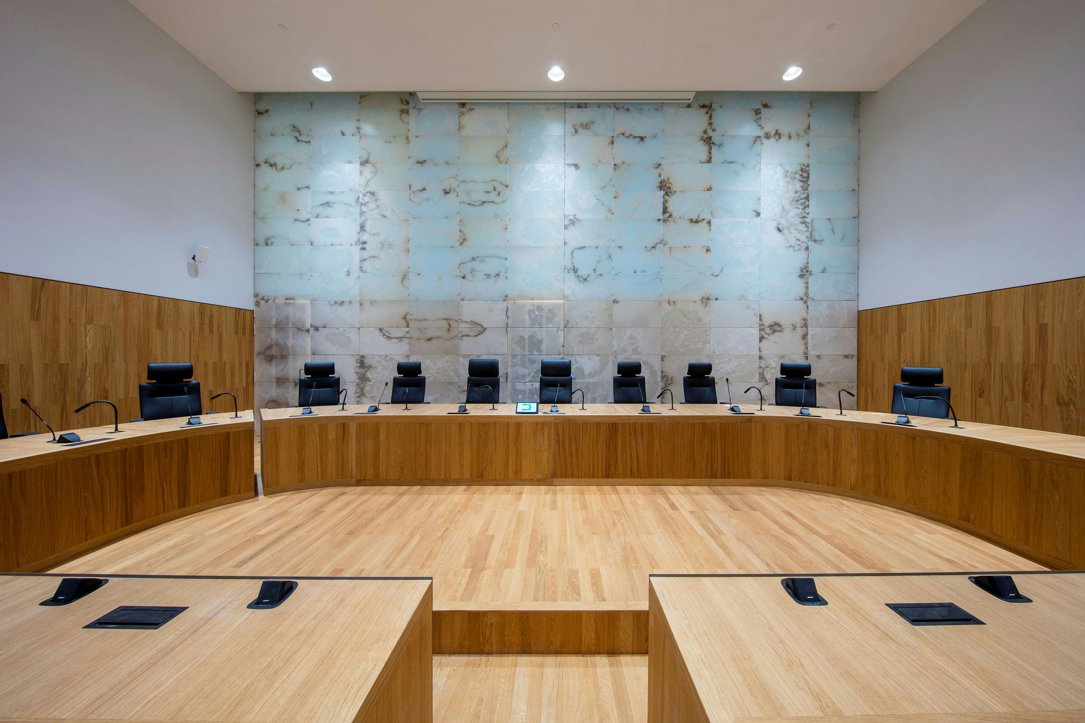 PLAN@OFFICE is leverancier voor een periode van 25 en 30 jaar in PPS Projecten,
en draagt zorg voor leveringen en onderhoud gedurende deze periode, zoals bij de Hoge Raad der Nederlanden.