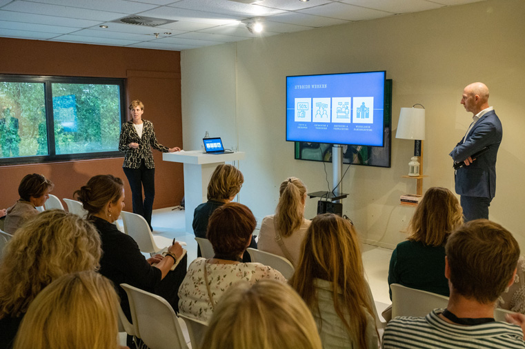 Facto congres 2023 in Nieuwegein. Michiel van Noort (Firstmate) en Annemarie Blok (FMHaaglanden) tijdens hun presentatie. (foto: Cor Salverius) 