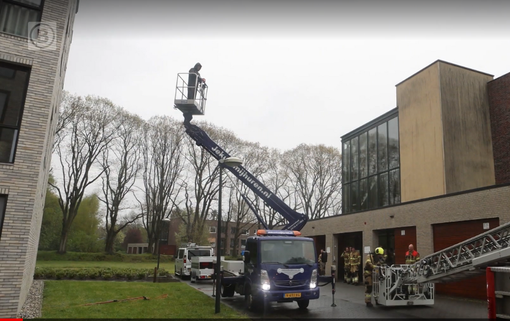Glazenwasser Dennie blijft goedgemutst ondanks kletsnat avontuur