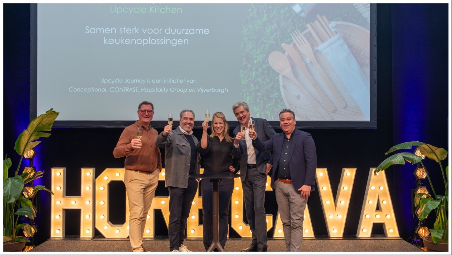 Vlnr: Henk Schouten (Hospitality Group), Reoewein Niesten (Conceptional), Anna J. Casemier (Contrast), Tom Rietveld (Contrast) en Roy van der Vleuten (Vijverborgh)
