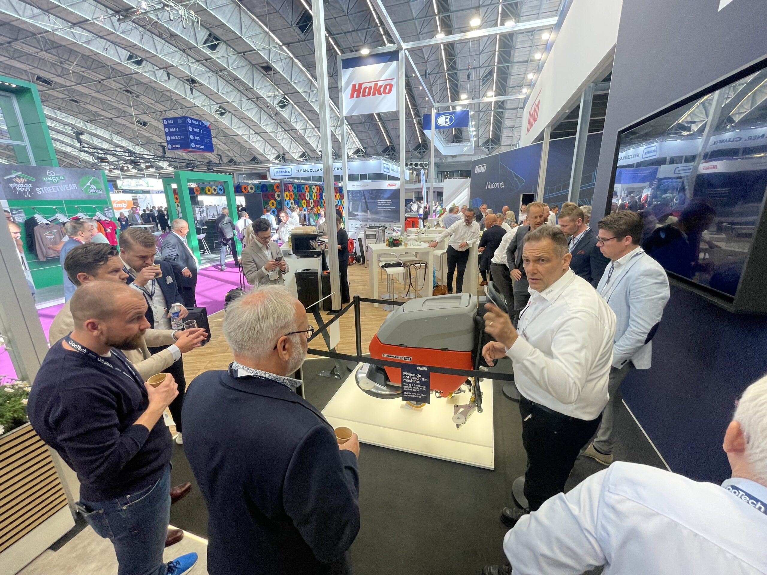 Dag 2 Interclean: de opkomst van robots en (hele) kleine schrobzuigmachines