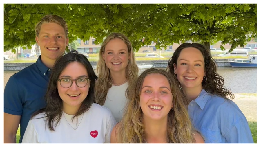 Bestuursfoto Facilitas *boven van links naar rechts*: Wouter Tienstra, Anouk van Wijk, Fleur van der Leer
*onder van links naar rechts*: Hannah Duif, Rebecca Bakker