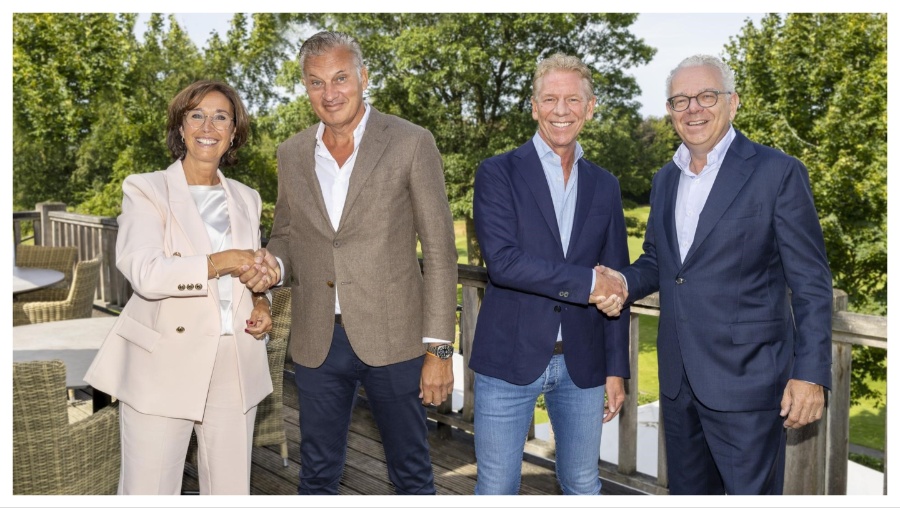 Van links naar rechts: Esmée Ficheroux (CSU), Bart van der Sluijs (ICS), William Vlemmix (ICS), John van Hoof (CSU)