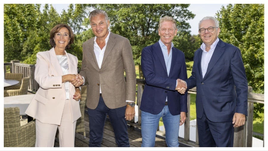 Van links naar rechts: Esmée Ficheroux (CSU), Bart van der Sluijs (ICS), William Vlemmix (ICS), John van Hoof (CSU)