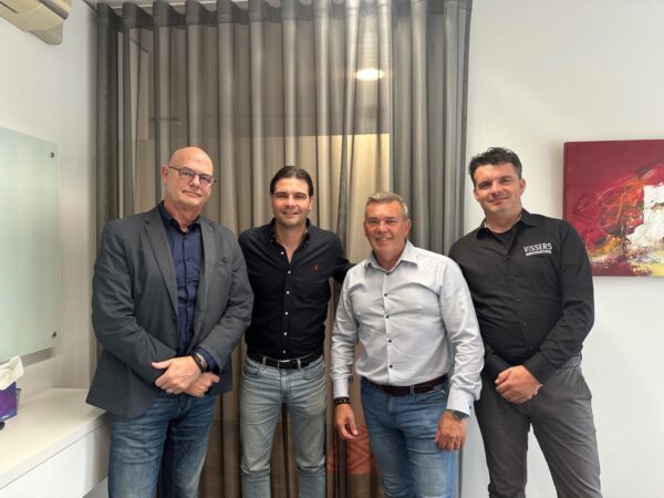 Vlnr.: Ad Klösters en Job Klösters (Nocore), John de Jong ( i8) en Bram Visser (Visser’s Solution)