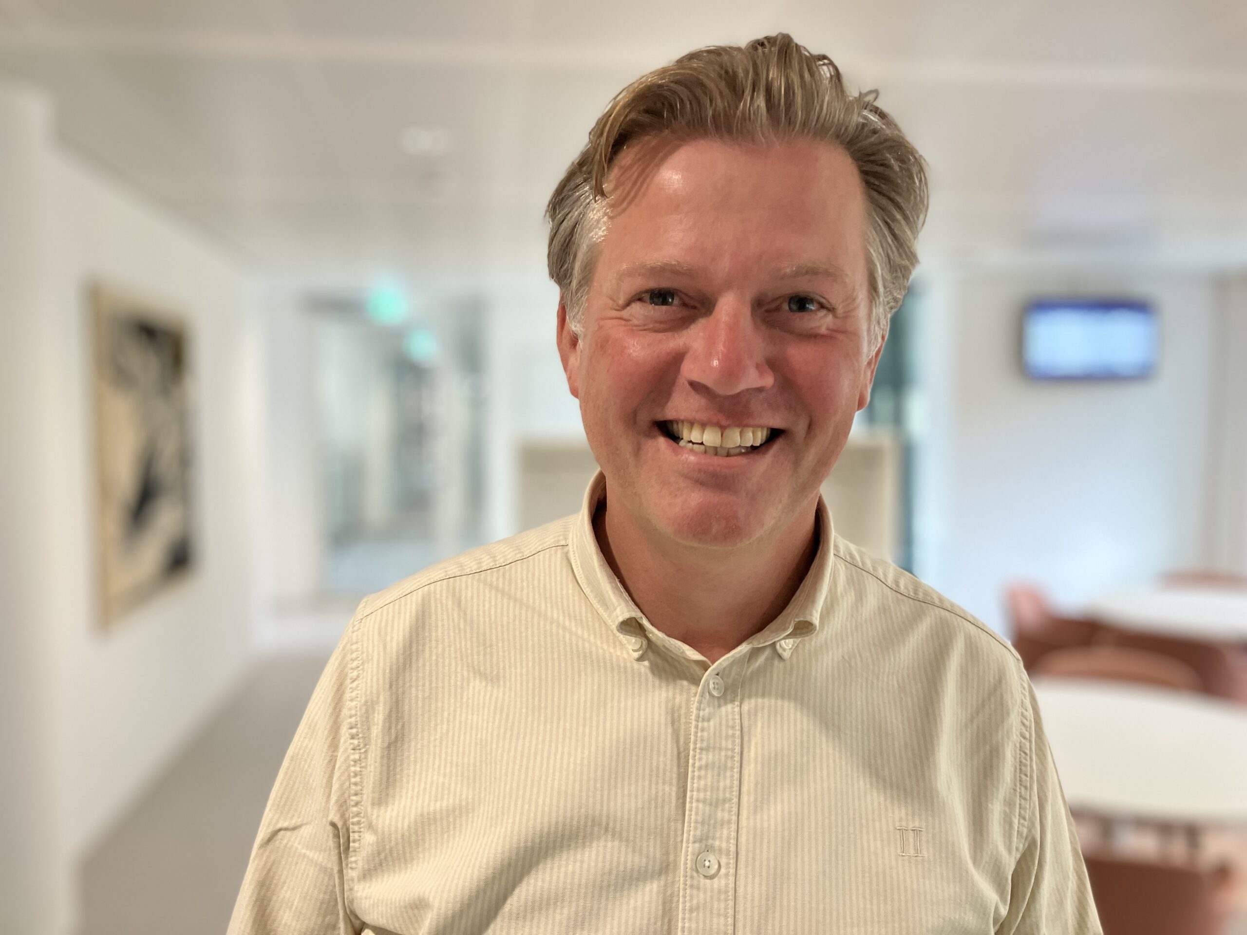 Joris de Schapper (DJI): 'In de kolfkamer waren vier stoelen ingetekend. Er zijn er nu twee besteld, dat is duurzamer en vanzelfsprekend ook goedkoper’. 