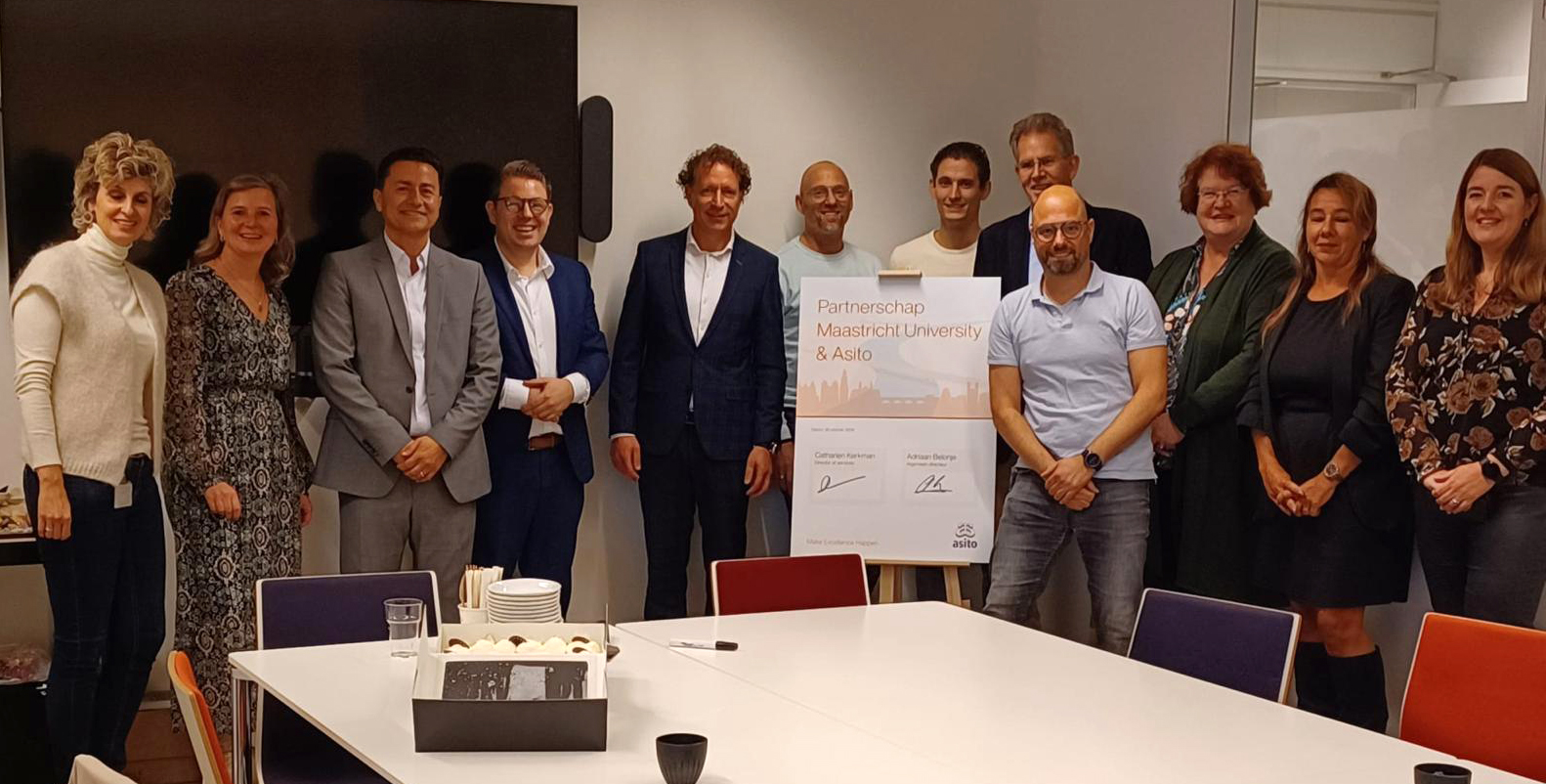 Vlnr: Josette Dolhain, Inge de Jongh, Ozgur Yazar, Jonne de Kok, Adriaan Belonje, Joris Bosma, Guido Ubaghs, Peter Hamers, Niek Meertens, Catharien Kerkman, Bianca Mulkens, Dyonne Frissen.