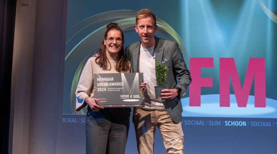 Uitreiking van de HAN Green Award 2024. Links:  Hanneke Hesen en rechts: Joris Dibbits. Beeld: HAN
