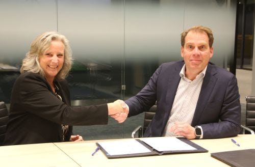 Richard de Maar (BU-directeur Gom) en Betty van Haandel (manager service center facilitair Port of Rotterdam). Foto: Gom