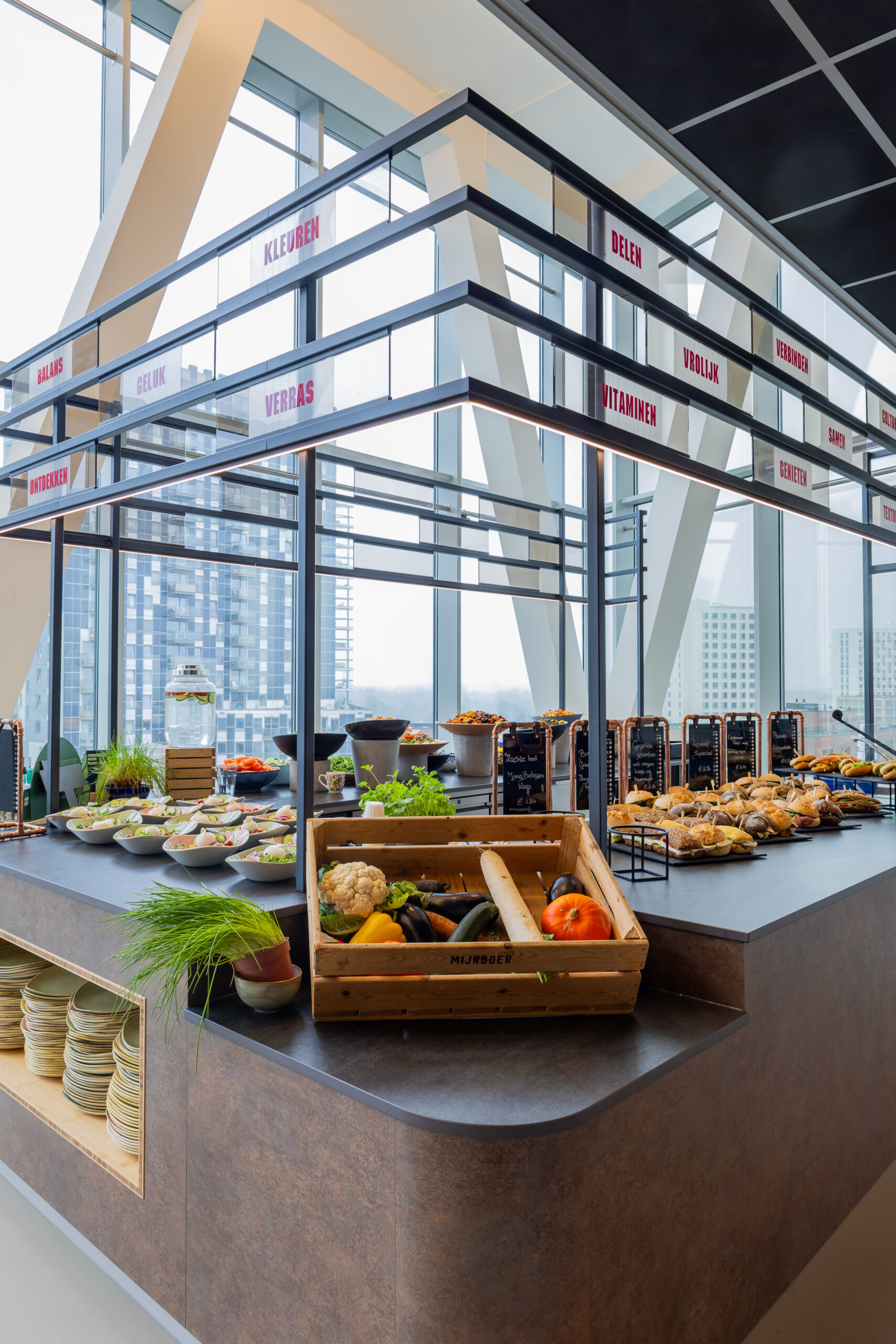 Koude uitgifte bedrijfsrestaurant (beeld: Rylana van de Marel)