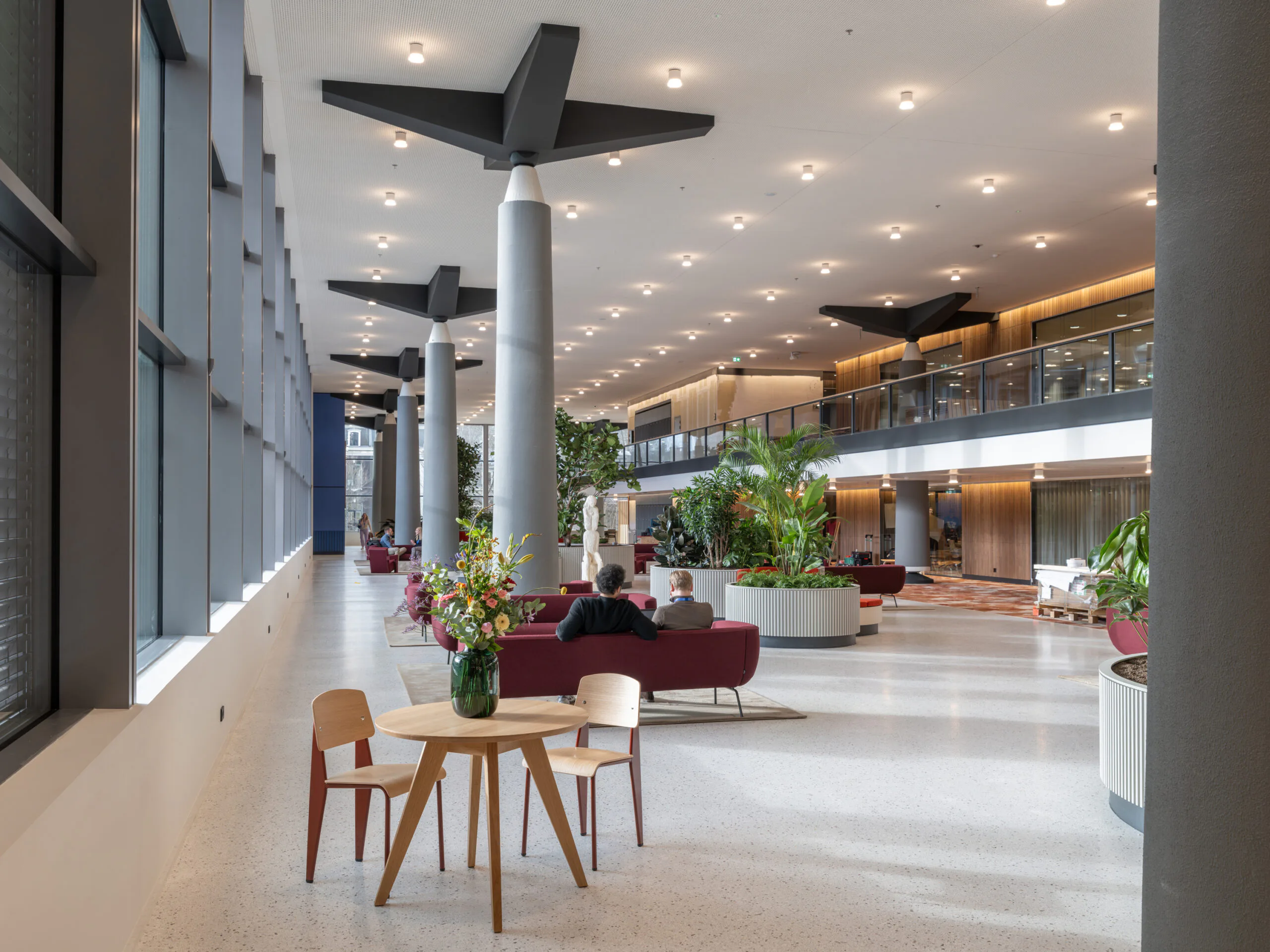 Beeld van het Forum, het vrij toegankelijke gebied voor gasten, mits uitgenodigd door een medewerkers van DNB. Foto: Ossip van Duivenbode.