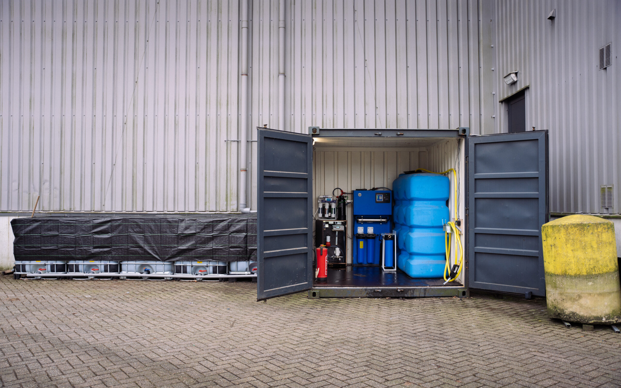 Hier wordt het opgevangen regenwater omgezet in osmosewater