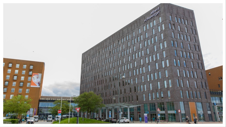 Hoofdgebouw Albert Schweitzerziekenhuis