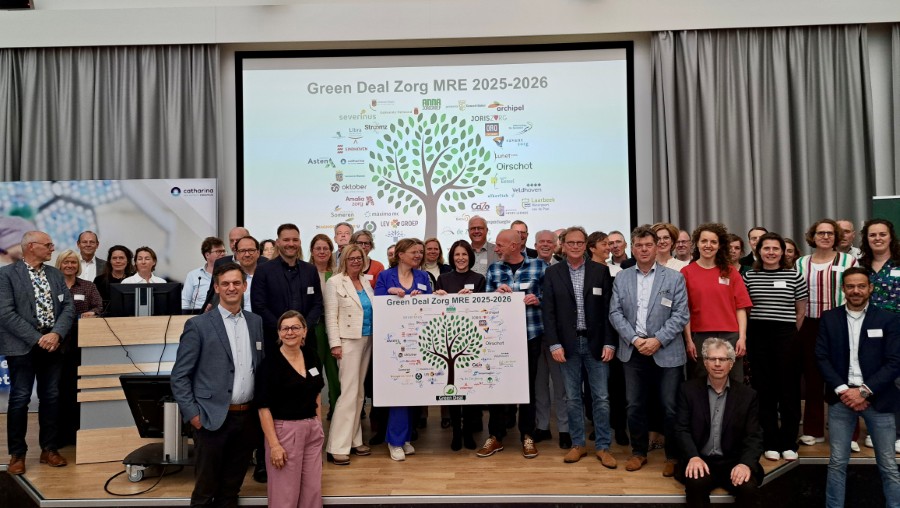 Ondertekenaars van de Green Deal Zorg 2025-2026 (Beeld: Elkerliek).