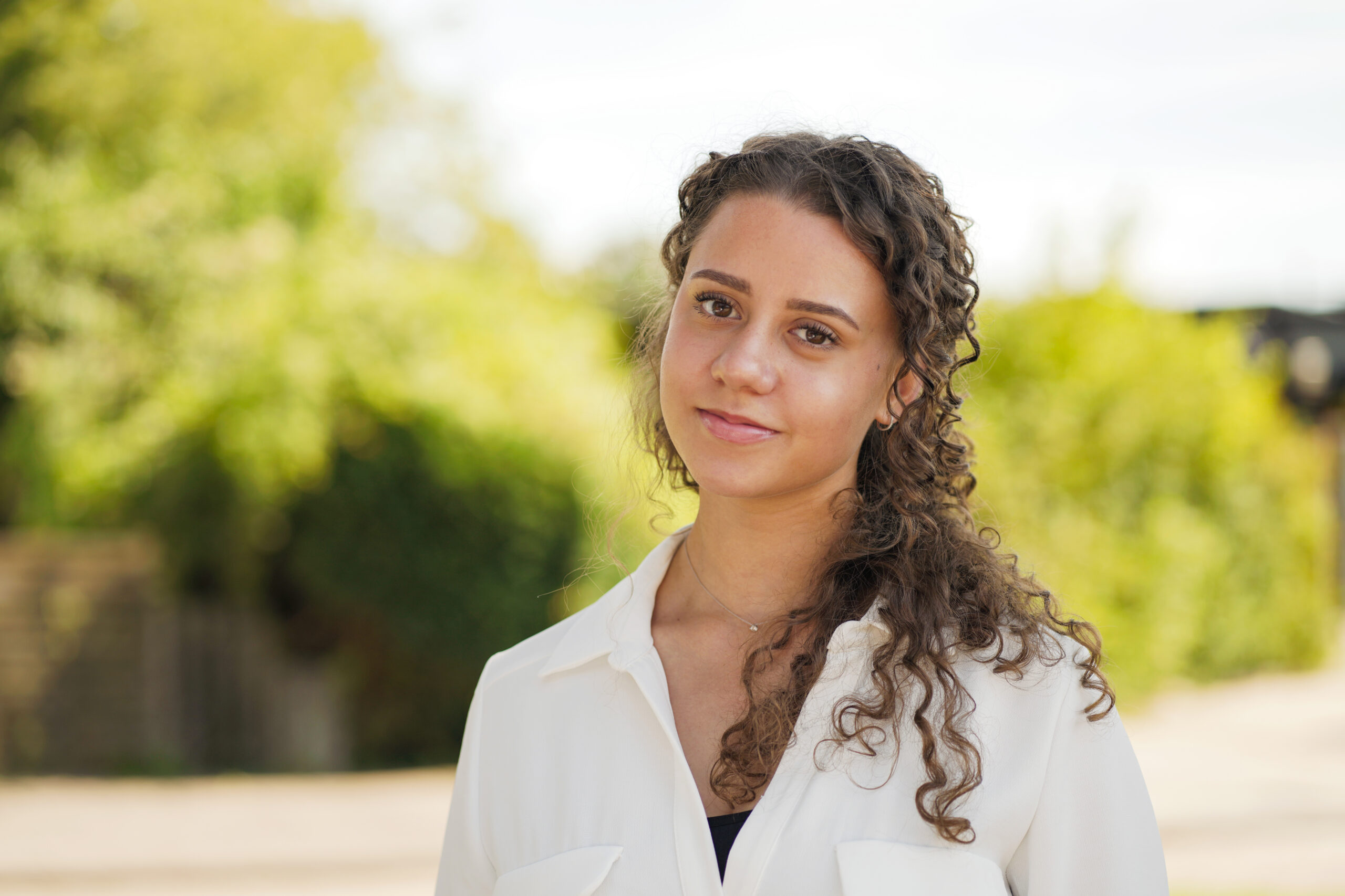 Ondernemen kent geen leeftijd: hoe Thirza Mac Donald op 18-jarige leeftijd Spotlezz oprichtte