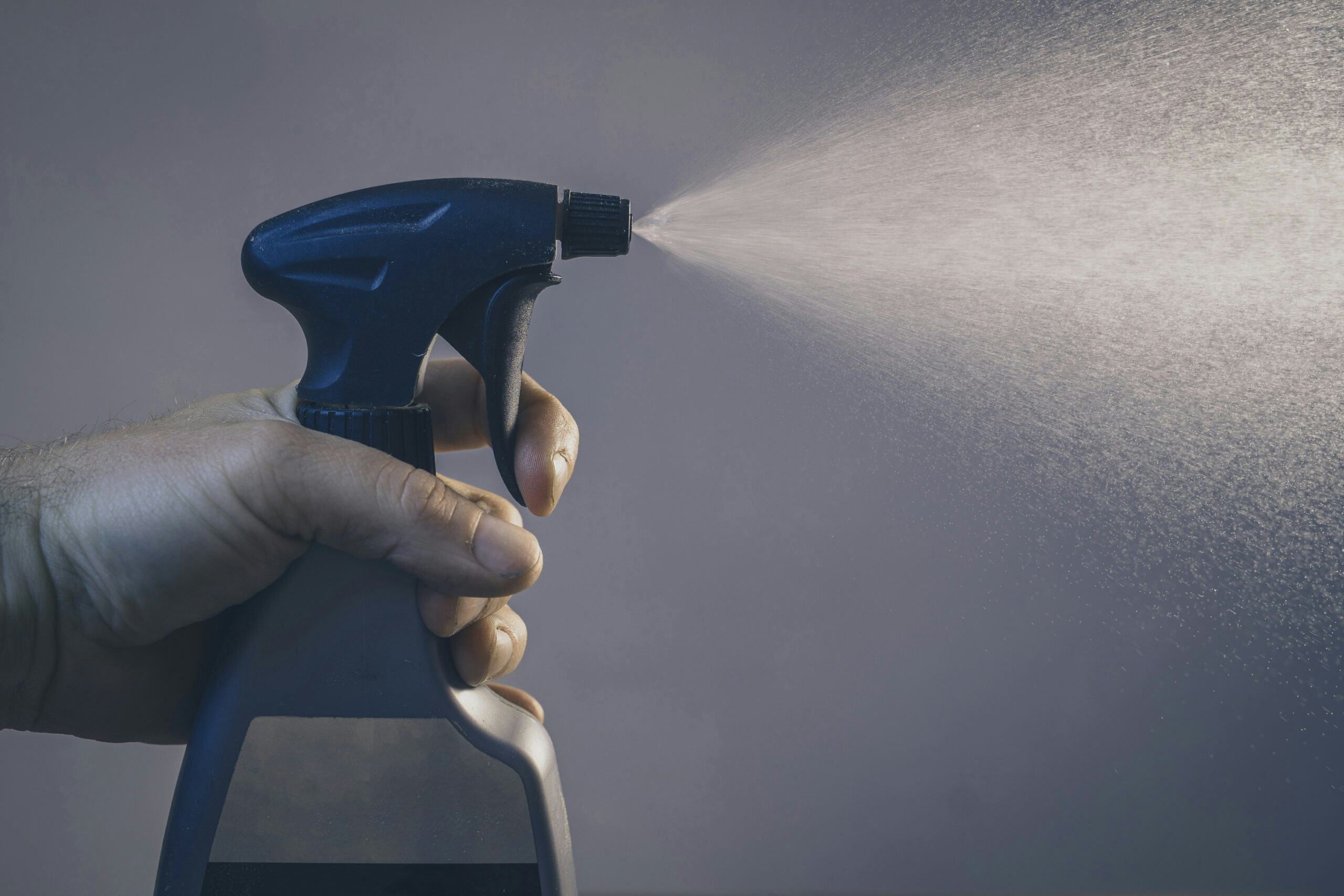 'Massaal desinfecteren is vaak onnodig en kan zelfs averechts werken'