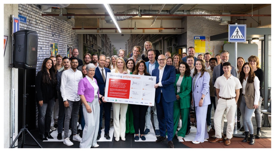 Ondertekening Verklaring Gelijke Kansen Arbeidsmarkt door ADG, 15 mei 2025 (beeld: Juri Hiensch)