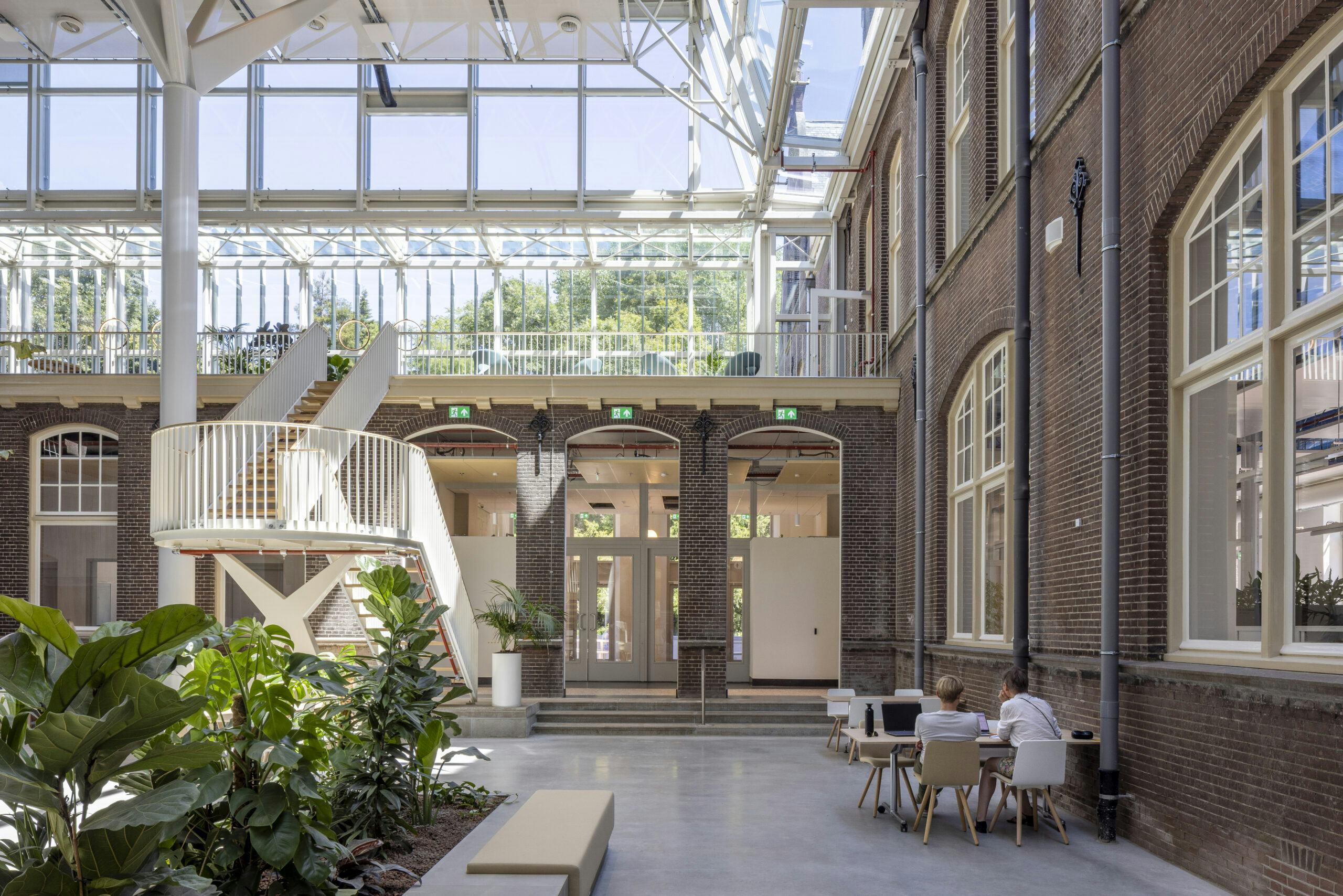 Interieur van het nieuwe kantoor van Haskoning. Beeld door Lucas van der Wee