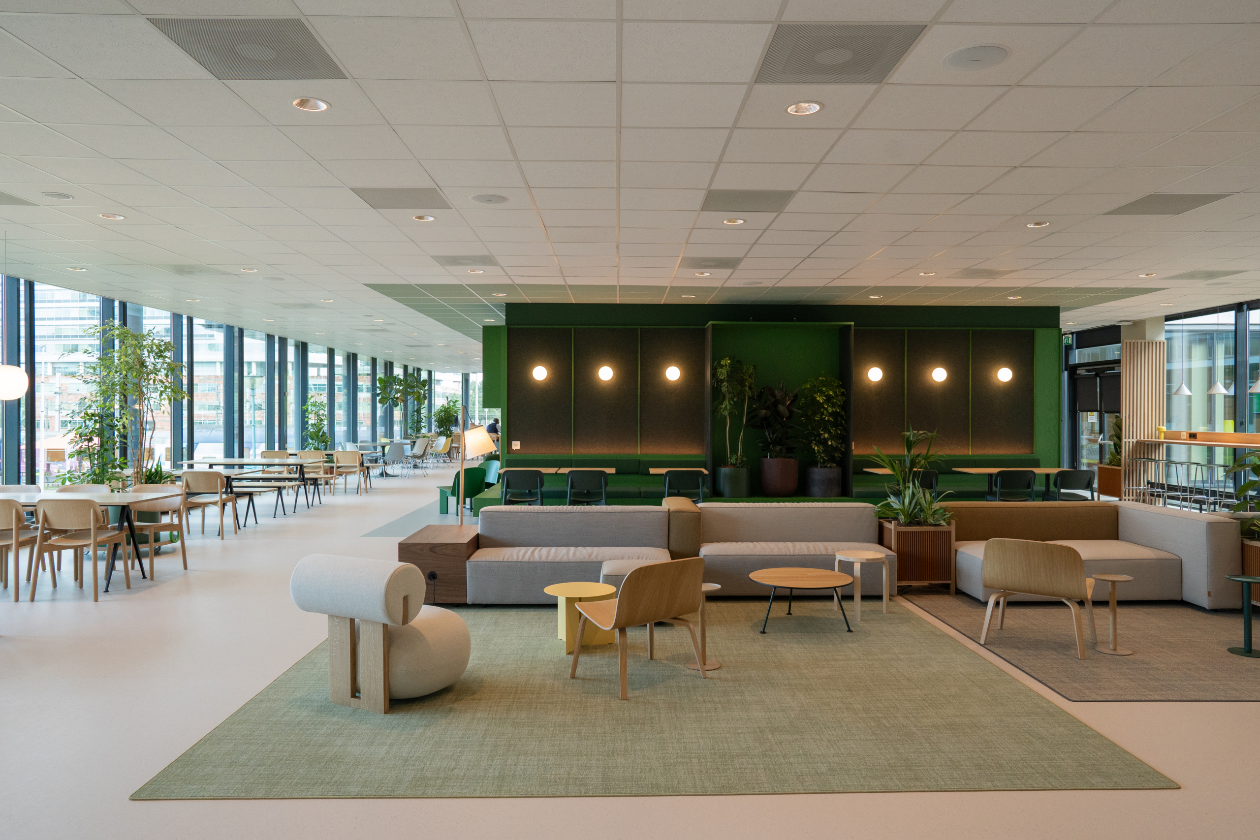 Vernieuwde werkomgeving en bedrijfsrestaurant KPN-kantoor Amsterdam (Powerplant)
