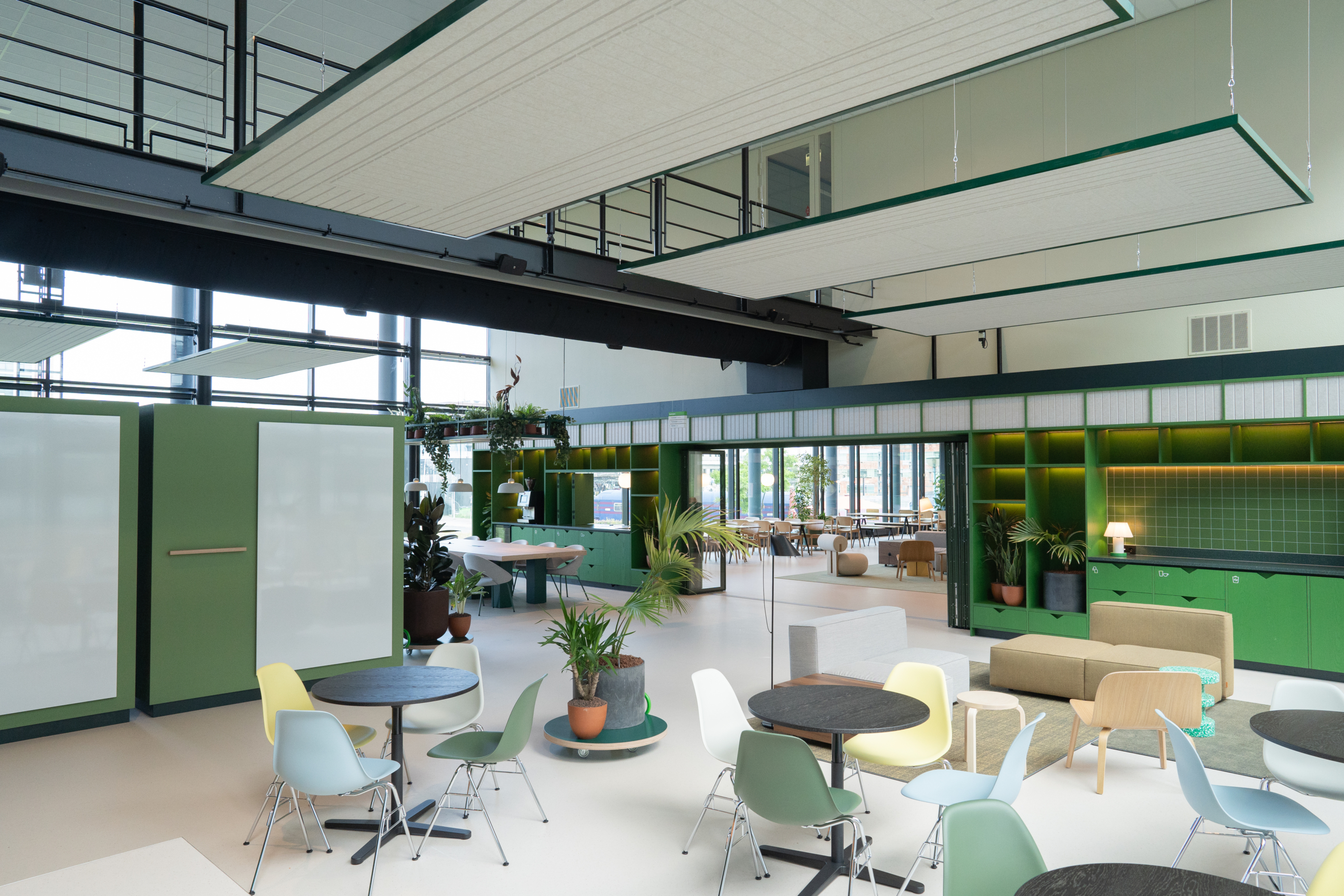 Vernieuwde werkomgeving en bedrijfsrestaurant KPN-kantoor Amsterdam (Powerplant)
