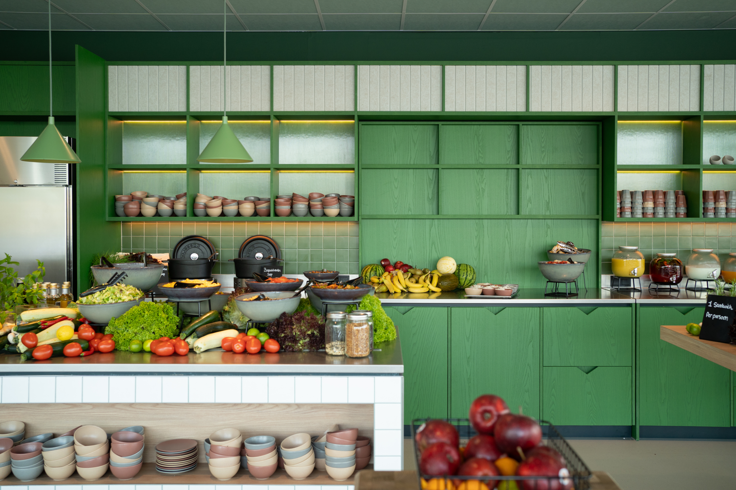 Vernieuwde werkomgeving en bedrijfsrestaurant KPN-kantoor Amsterdam (Powerplant)