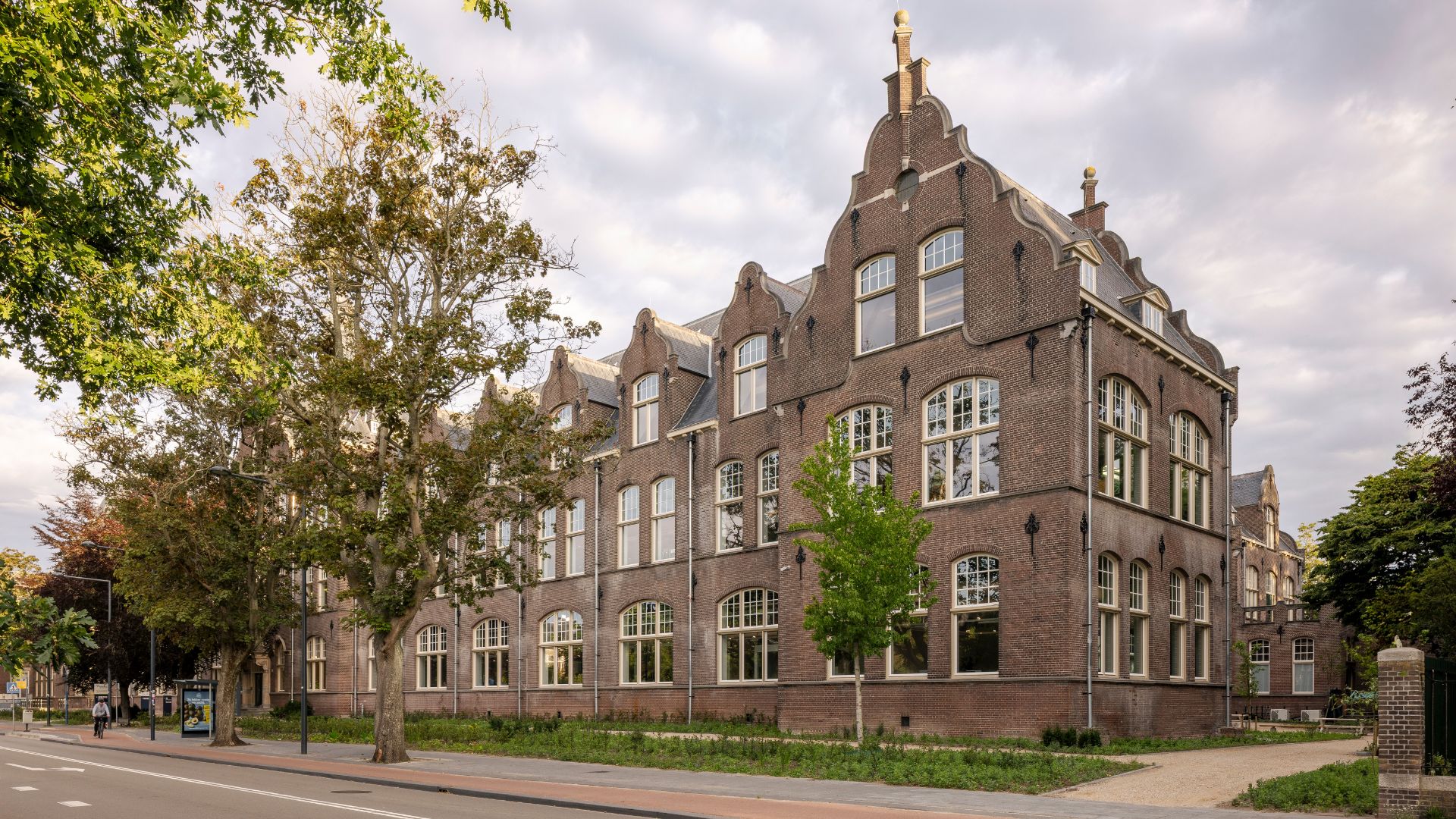Het Rijksmonument dat door Haskoning is gerenoveerd tot kantoor. Beeld door Lucas van der Wee