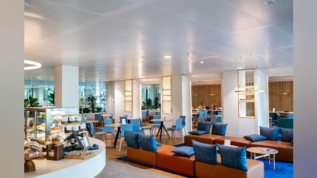 Philips HQ, centrale hal met koffiecorner