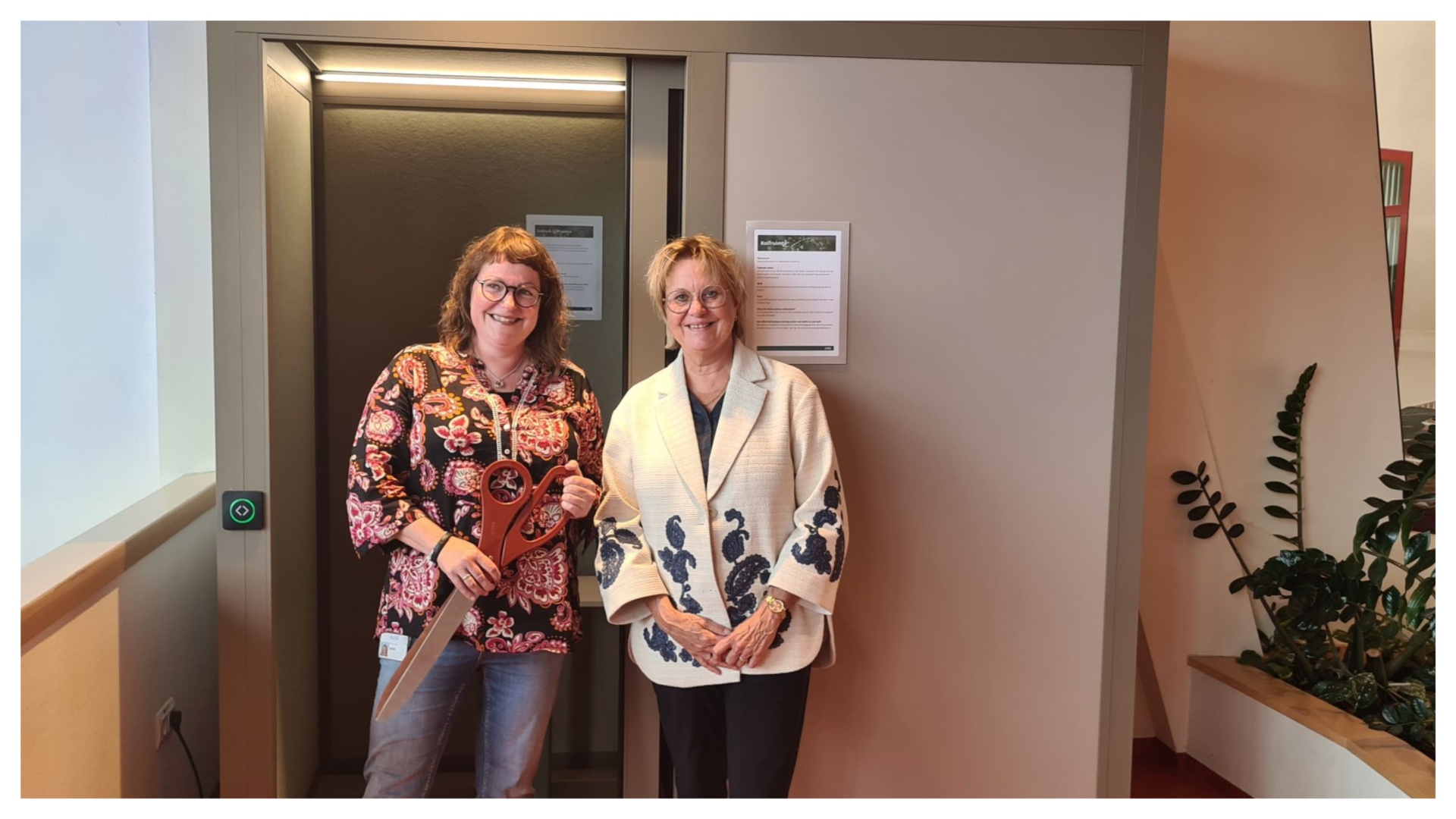 Isala opening kolfruimtes Michèle Blom (r) Raad van Bestuur Isala en Marjan Kruimer (l)