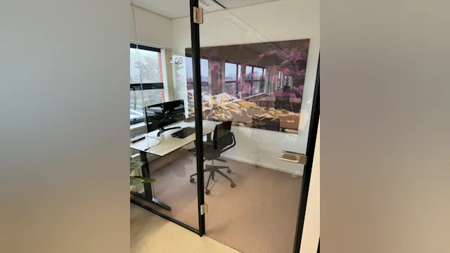 Diversiteit aan werkplekken is belangrijk, zoals hier in het Rijkskantoor in Assen. Beeld door Paul Pegels