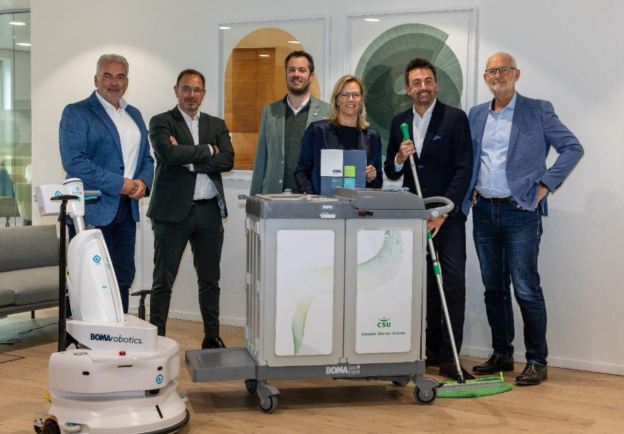 V.l.n.r.: Gert Jan Breman (Expert Inkoop, Total Care), Haico Klerks (Manager Inkoop, Huisvesting en Mobiliteit, Total Care),  Guus Nieuwlaat (Country Director Nederland, BOMA), Diane van Dijk (Algemeen Directeur CSU), Gert Bresseleers (CEO BOMA), Ton Nijgh (Procesmanager Inkoop, Total Care) 