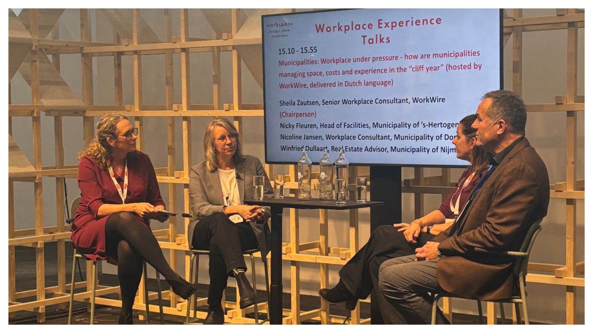 Paneldiscussie gemeenten op Workspace Design Show (vlnr Sheila Zautsen, Nicoline Jansen, Nicky Fleuren en Winfried Dullaart