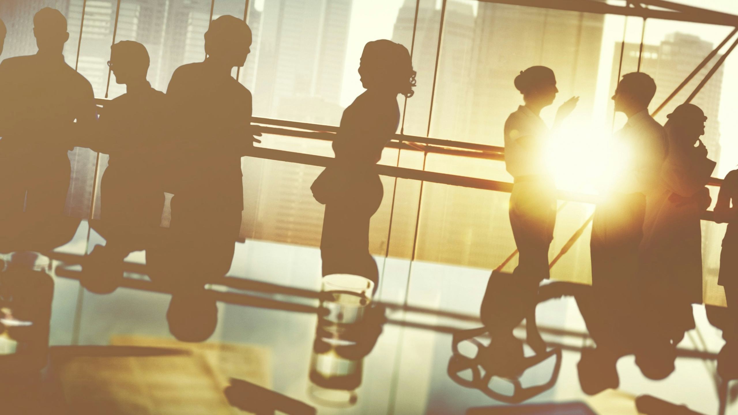 Werkgevers noemen sociale cohesie, bedrijfscultuur en binding als motieven om hun medewerkers regelmatig op kantoor te zien. Beeld: Shutterstock