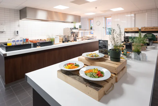 Het vernieuwde bedrijfsrestaurant. Foto door VanVlietFotografie