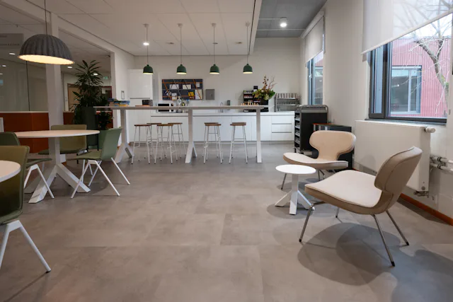 Het ankerpunt, een flexibele ruimte voor medewerkers. Foto door VanVlietFotografie