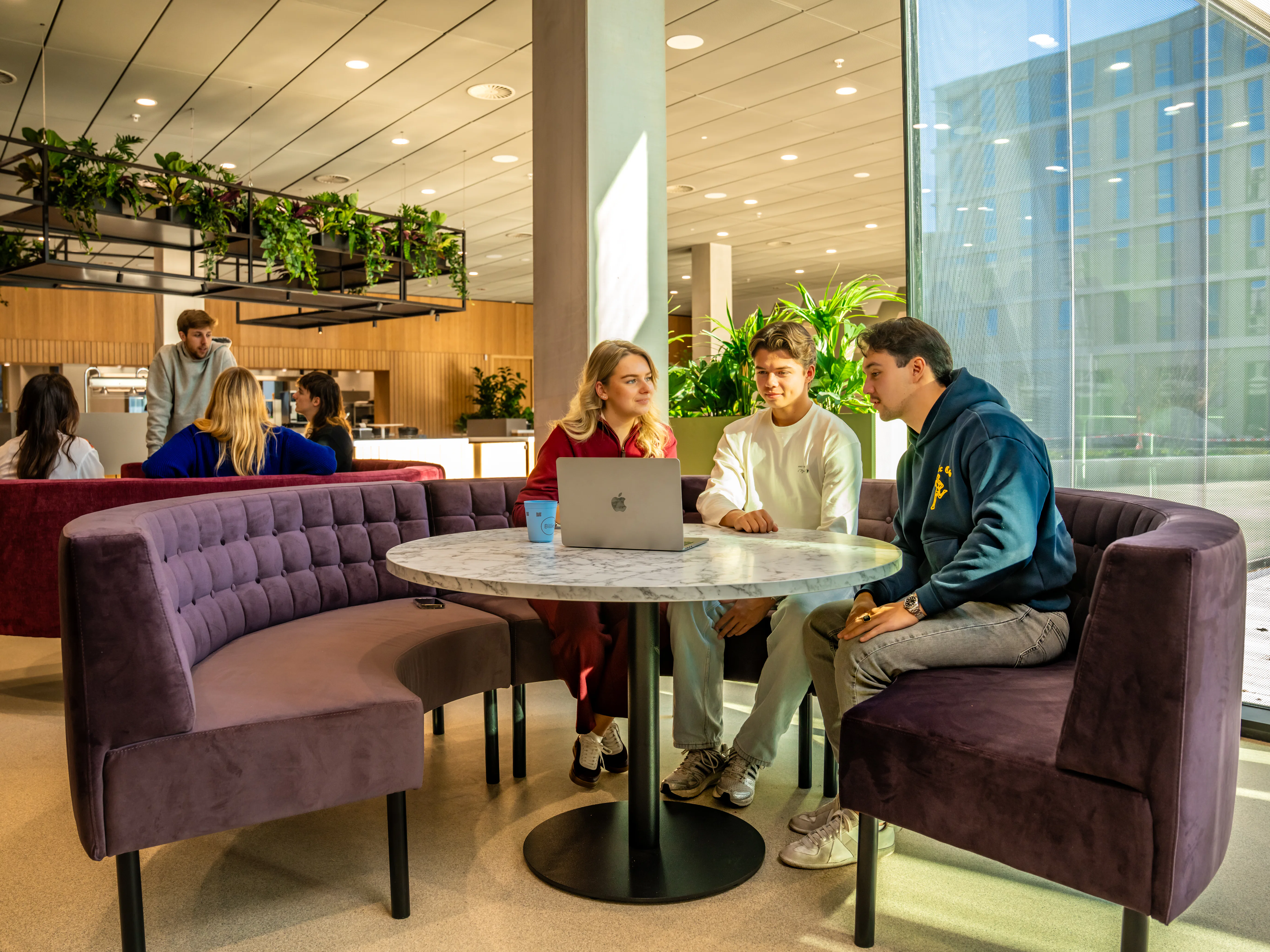 Een van de bedrijfsrestaurants van Avans Hogeschool. Beeld via Avans