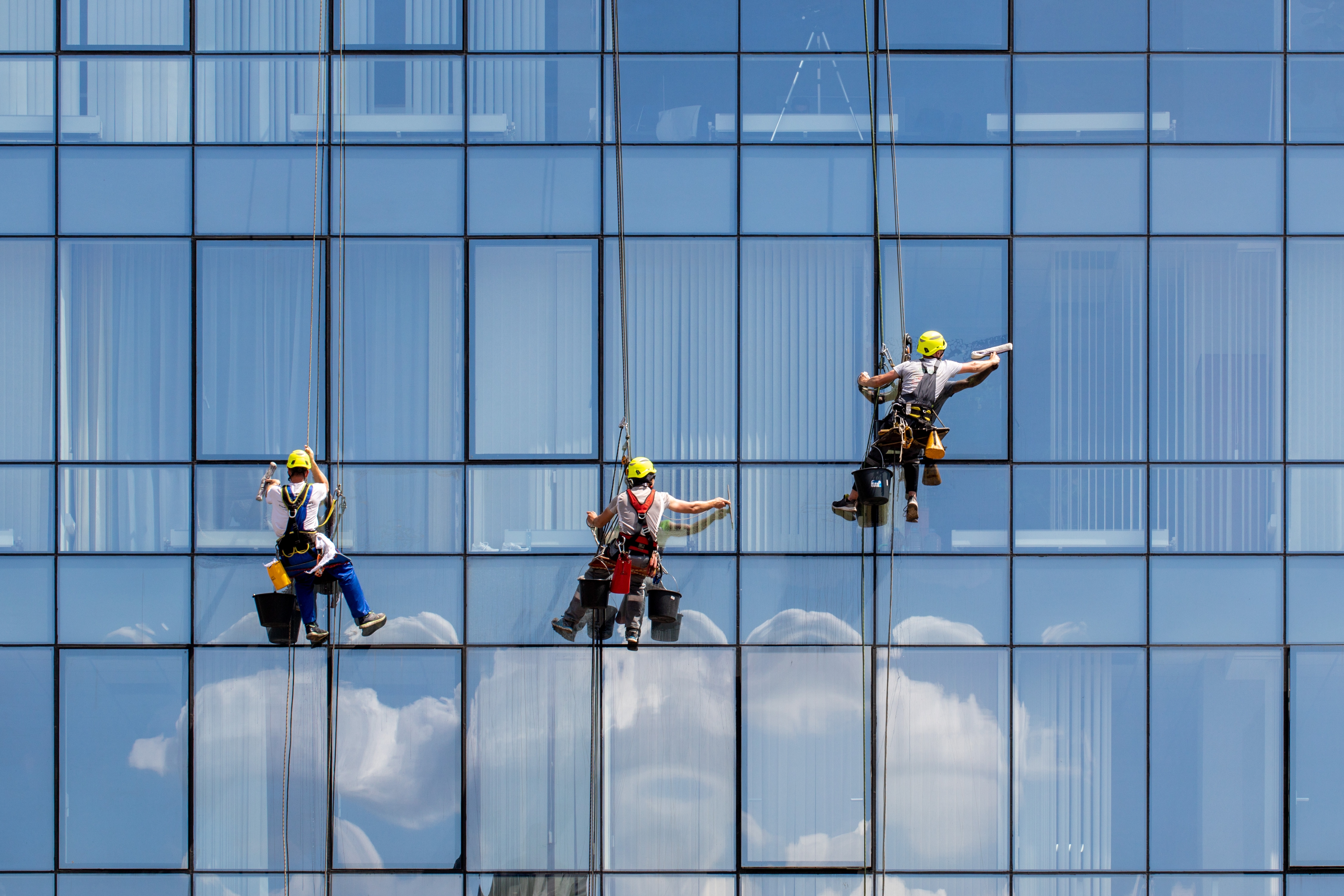 Wanneer mag je rope access inzetten als methode voor glasbewassing op hoogte?